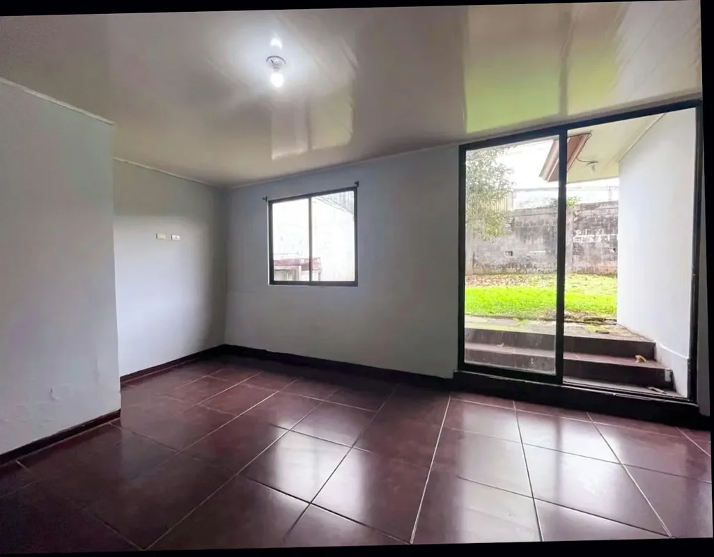 Pet Friendly - Independent house with large courtyard, located 5 minutes from Rotonda de La Bandera in San Pedro., photo 3