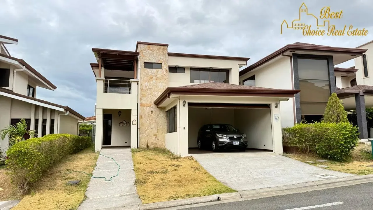 Casa en Alquiler en Condominio | Amplia 3 Habitaciones con amenidades