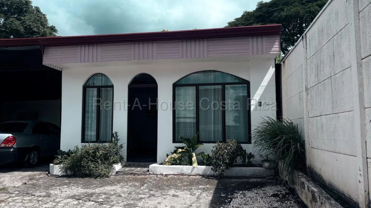 Alquiler | Apartamento con parqueo y ubicación estratégica en Santa Ana #27-20 GS - Alquiler / Renta en Santa Ana
