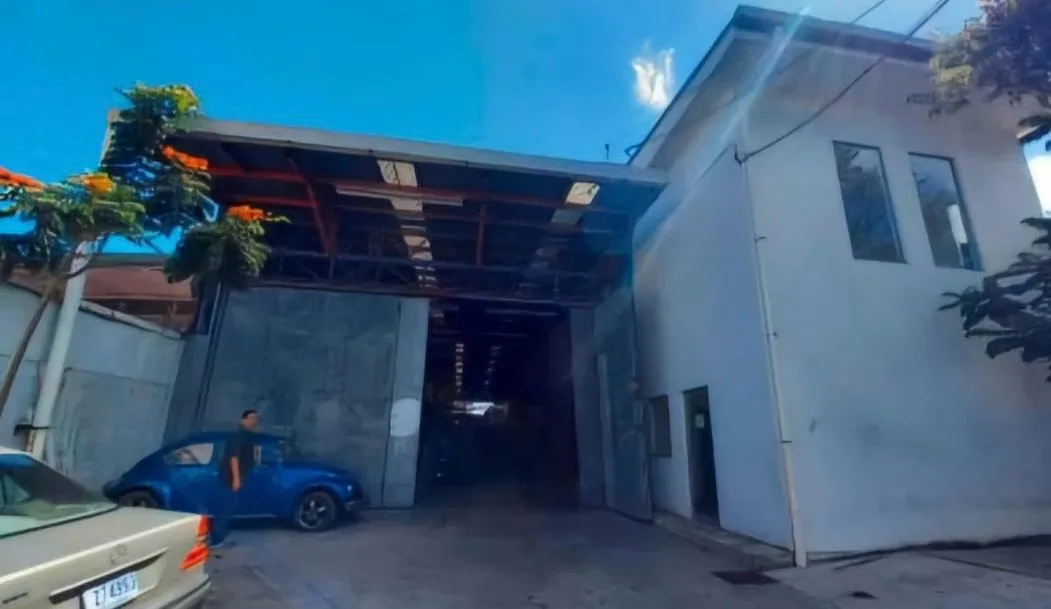 Spacious industrial warehouse for lease, strategically located in Barrio Cuba, an area with excellent access and connectivity, ideal for industrial, logistics, or storage ...