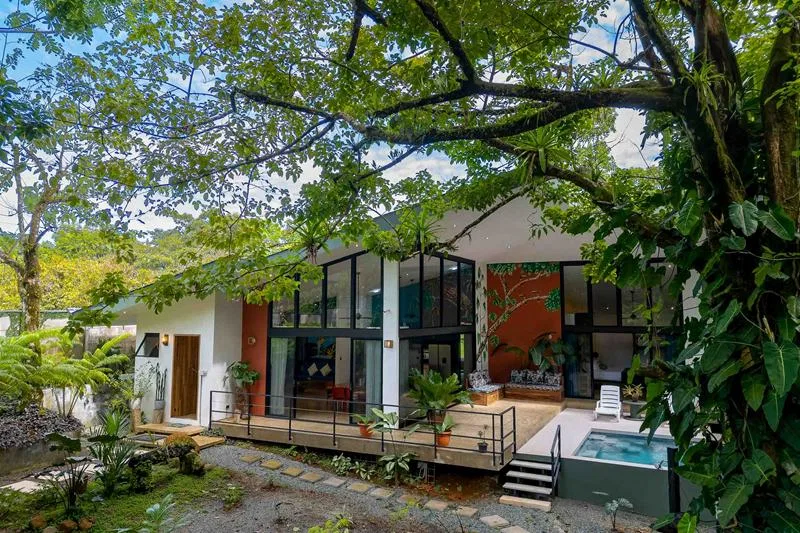 Furnished and Turnkey Home Rainforest Villa with Pool and Creek, Villa Nueva,