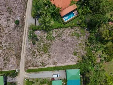 Listo para construir, lote céntrico de 0,38 acres en Ojochal con vistas a la montaña, photo 2