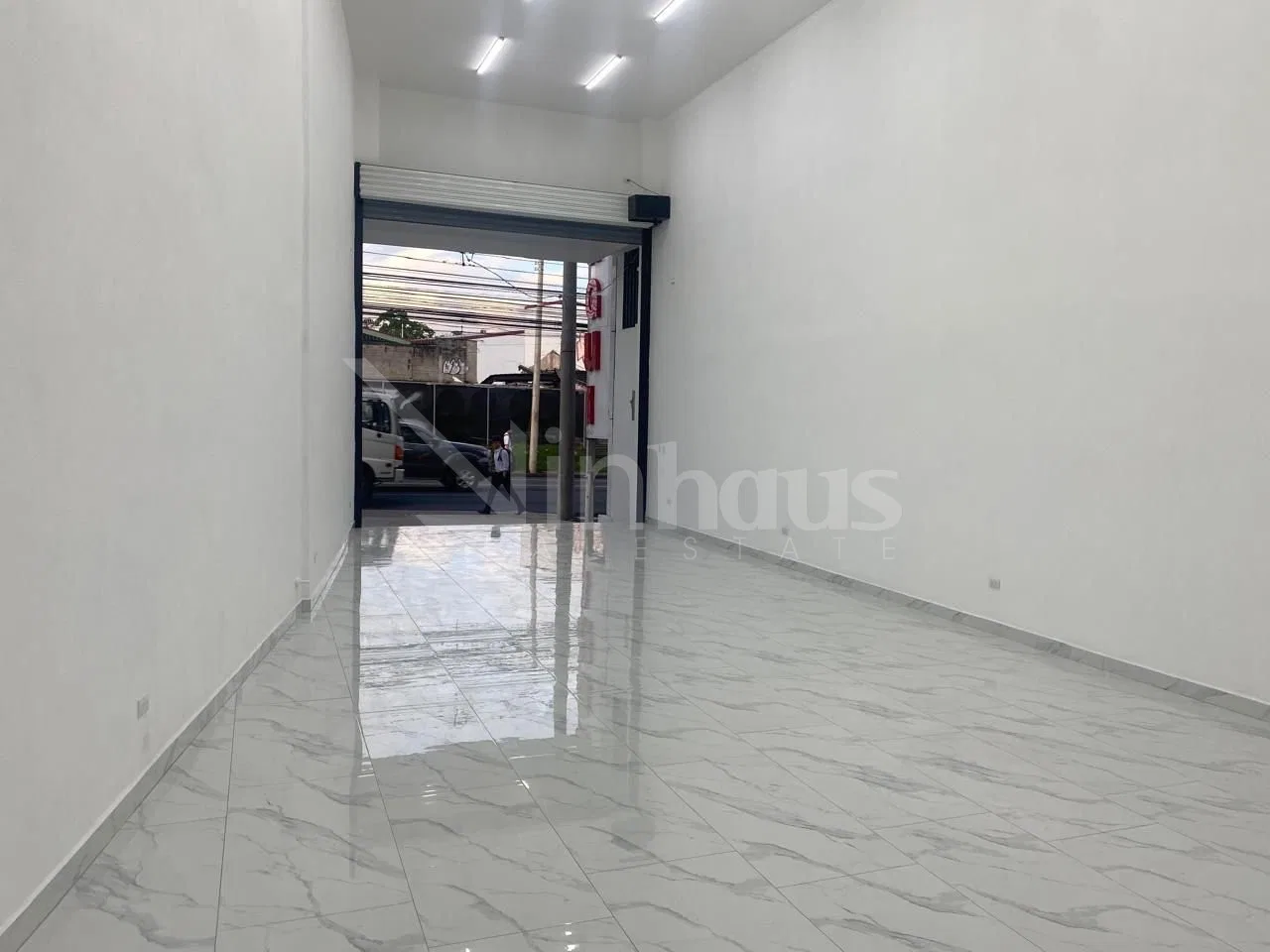 Venta de hermoso local en calle principal de San Pedro