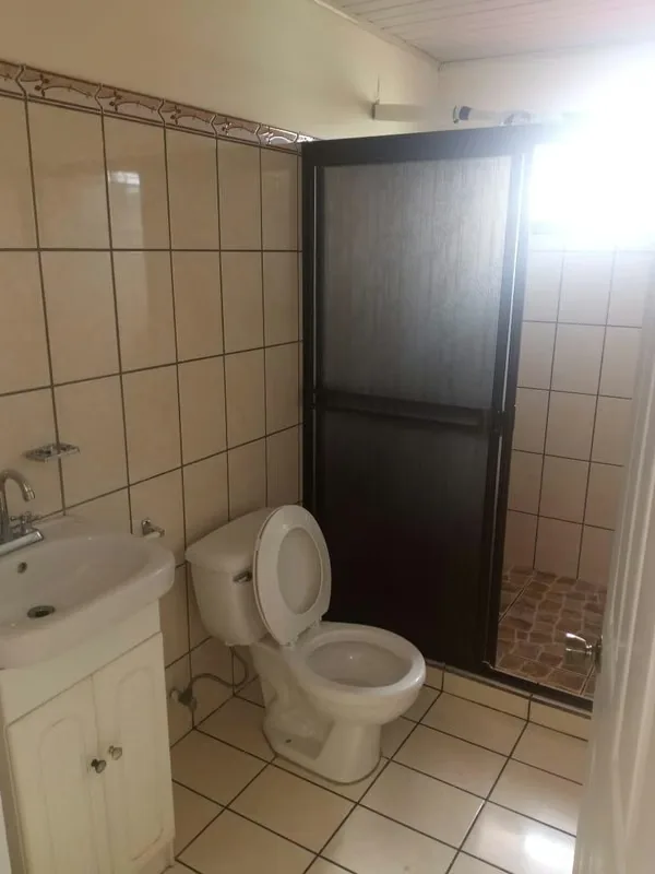 Cómodo para 1 o 2 personas, muy céntrico y accesible a todos los servicios. Incluye cochera 1 vehículo. Negociable, photo 7