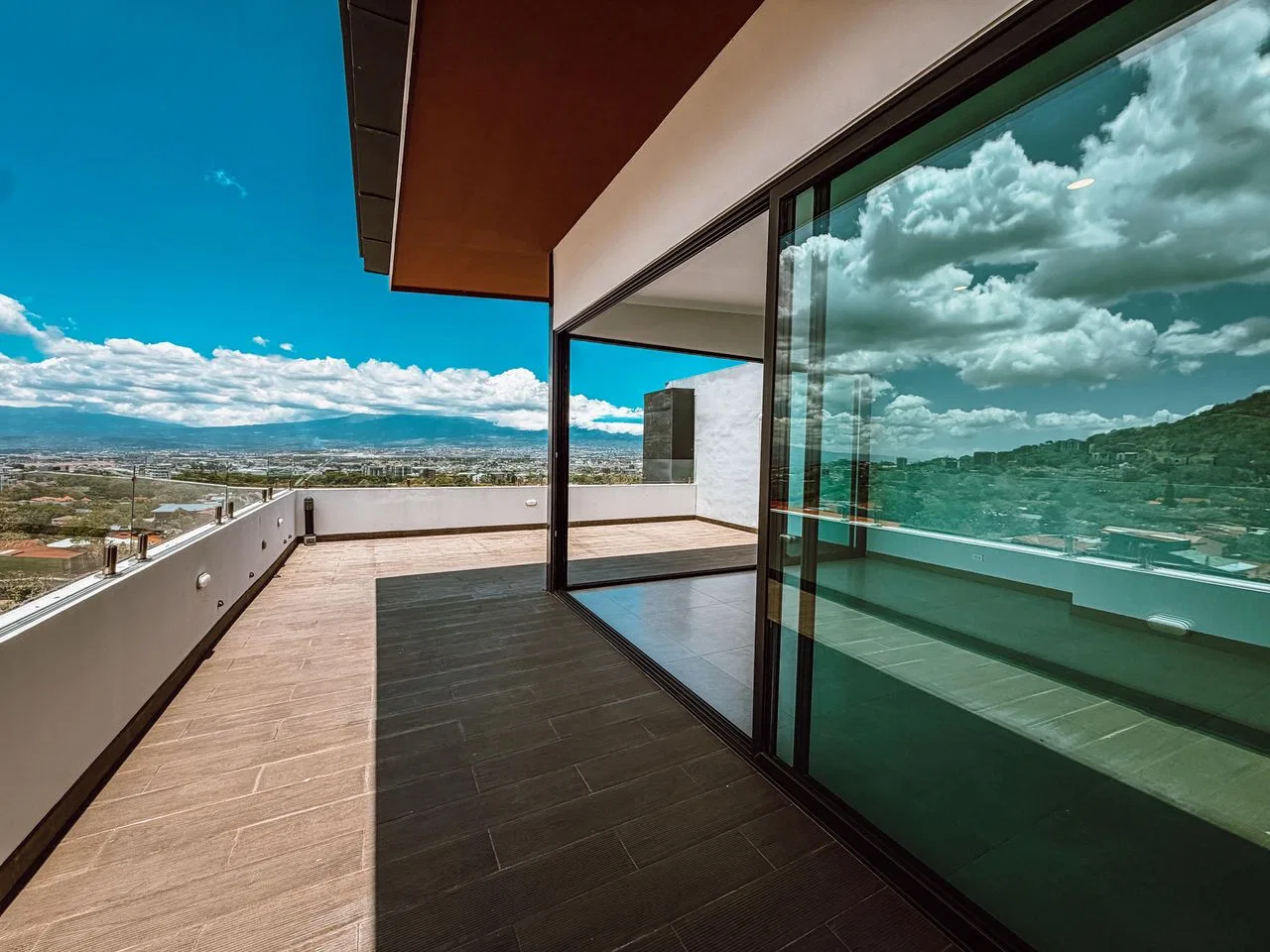 VENTA DE PENTHOUSE EN SENDEROS DE CHIRCÁ - ESCAZÚ