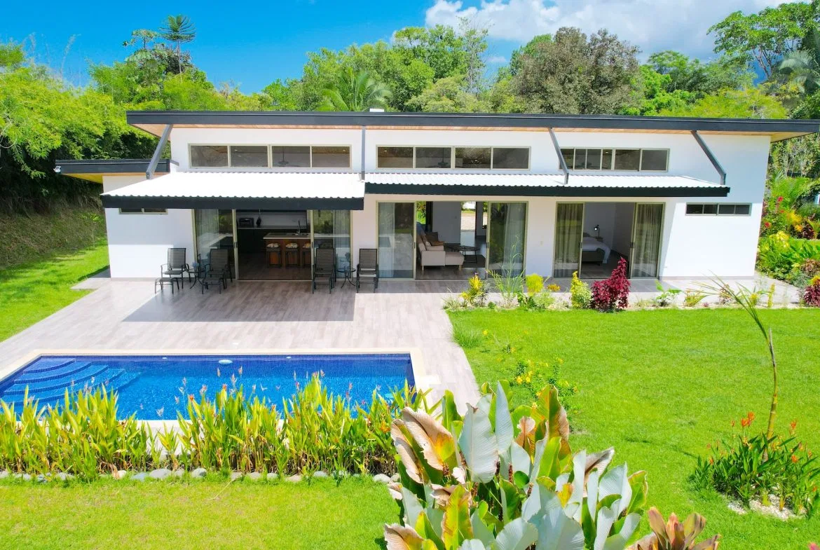 PROPERTY WITH THREE BEDROOMS, WITH A BEAUTIFUL GARDEN , IN OJOCHAL – 0.46 ACRES, photo 2