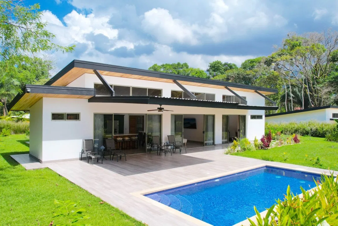 PROPERTY WITH THREE BEDROOMS, WITH A BEAUTIFUL GARDEN , IN OJOCHAL – 0.46 ACRES, photo 4