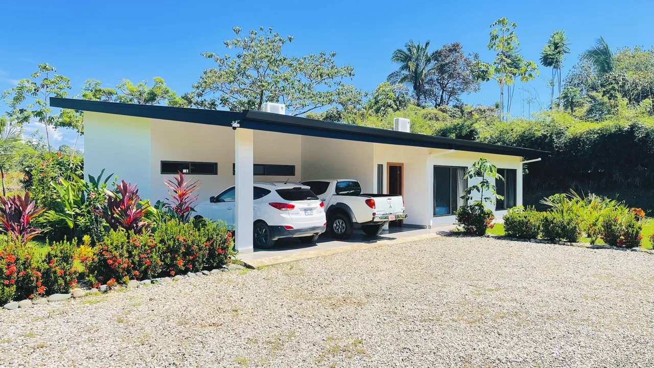 PROPERTY WITH THREE BEDROOMS, WITH A BEAUTIFUL GARDEN , IN OJOCHAL – 0.46 ACRES, photo 5