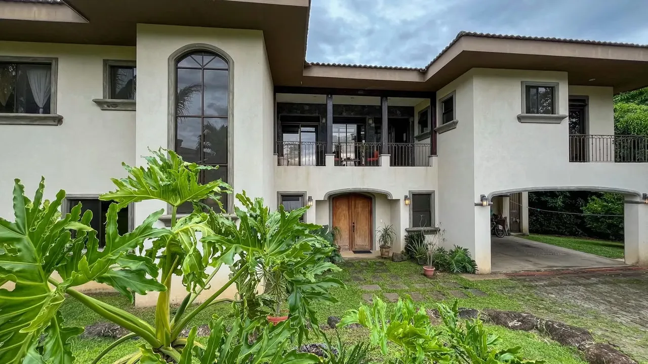 For Sale – Alajuela Natural light, ventilation, views & green areas