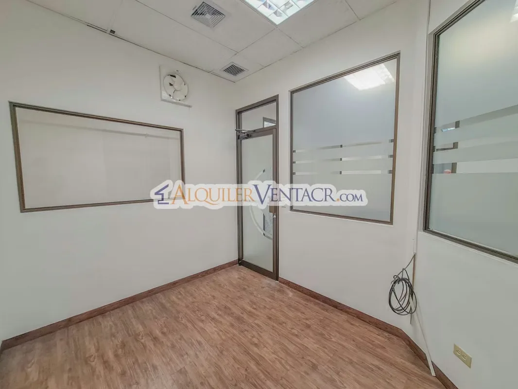 Excelente oportunidad para establecer su empresa en una ubicación estratégica en Sabana Oeste, sobre calle principal, cerca de Pops y UCIMED, con excelente exposición comercial y ..., photo 11