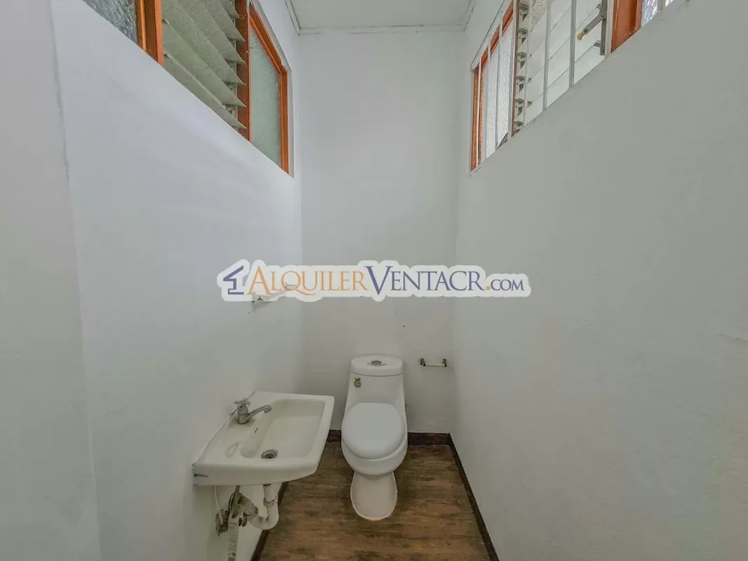 Excelente oportunidad para establecer su empresa en una ubicación estratégica en Sabana Oeste, sobre calle principal, cerca de Pops y UCIMED, con excelente exposición comercial y ..., photo 6