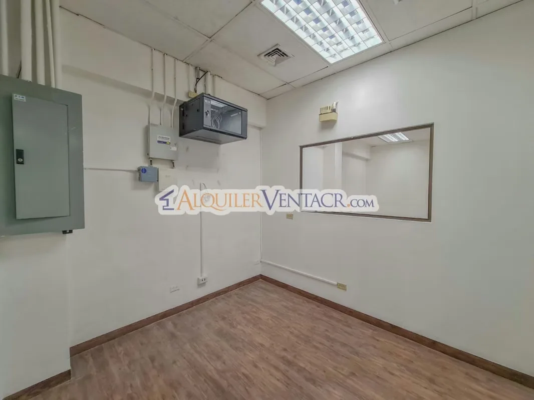 Excelente oportunidad para establecer su empresa en una ubicación estratégica en Sabana Oeste, sobre calle principal, cerca de Pops y UCIMED, con excelente exposición comercial y ..., photo 9