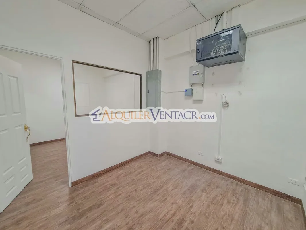 Excelente oportunidad para establecer su empresa en una ubicación estratégica en Sabana Oeste, sobre calle principal, cerca de Pops y UCIMED, con excelente exposición comercial y ..., photo 10