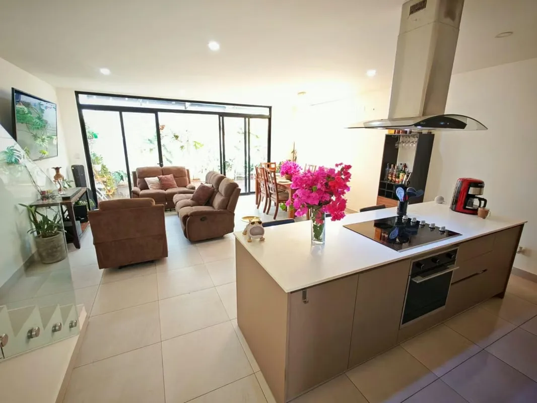 Ubicada en la zona más exclusiva de Santa Ana, esta espectacular casa moderna ofrece un estilo ..., photo 3