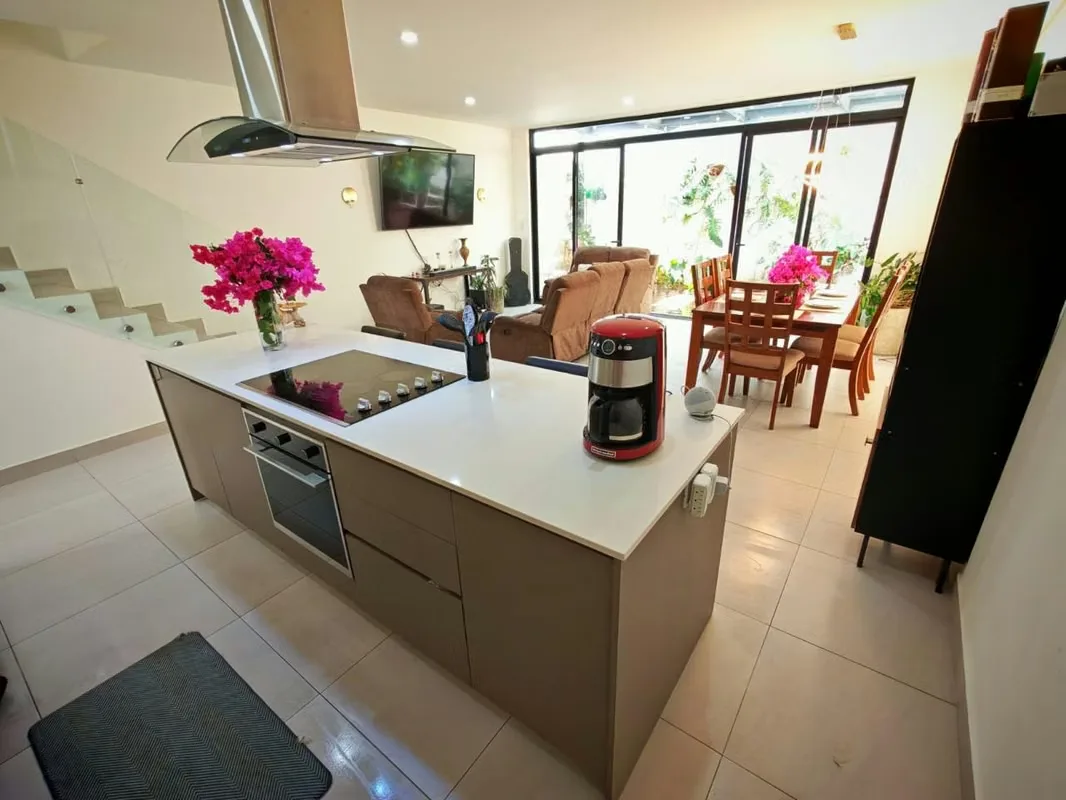 Ubicada en la zona más exclusiva de Santa Ana, esta espectacular casa moderna ofrece un estilo ..., photo 4