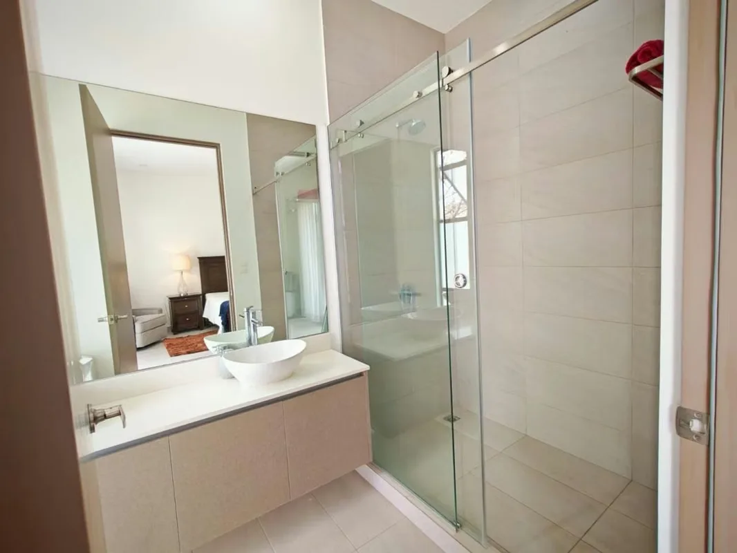 Ubicada en la zona más exclusiva de Santa Ana, esta espectacular casa moderna ofrece un estilo ..., photo 5