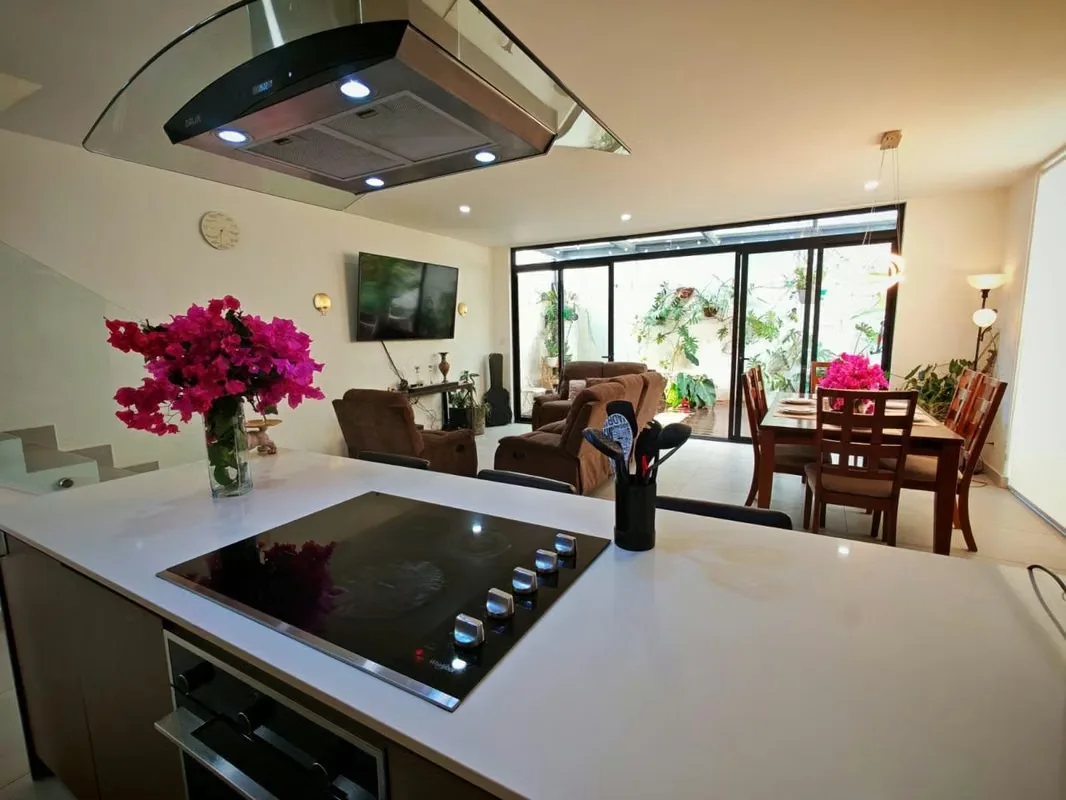 Ubicada en la zona más exclusiva de Santa Ana, esta espectacular casa moderna ofrece un estilo ..., photo 6