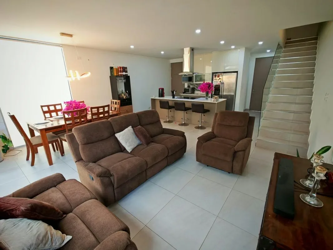 Ubicada en la zona más exclusiva de Santa Ana, esta espectacular casa moderna ofrece un estilo ..., photo 8