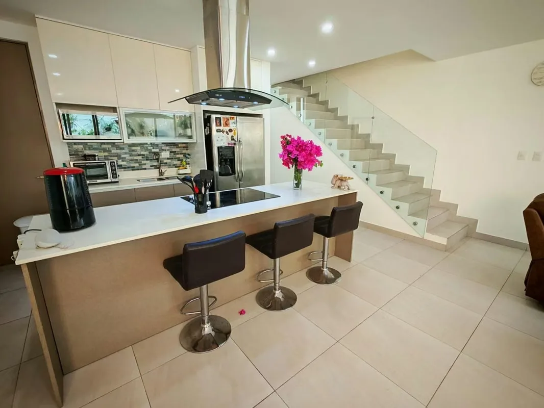 Ubicada en la zona más exclusiva de Santa Ana, esta espectacular casa moderna ofrece un estilo ..., photo 10
