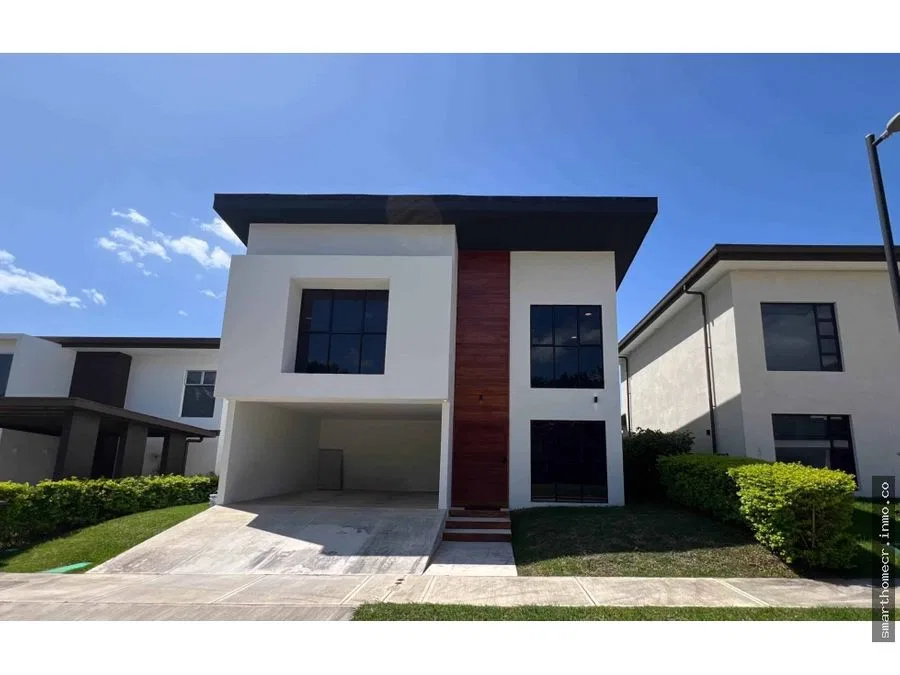 VENTA / ALQUILER DE CASA MODERNA EN HACIENDA LOS REYES, LA GUÁCIMA*