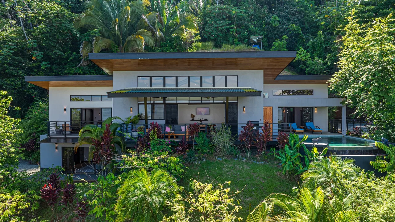 CASA MARKISSA LUXURY PROPERTY WITH OCEAN AND SUNSET VIEWS, IN PLAYA HERMOSA – 1.2 ACRES