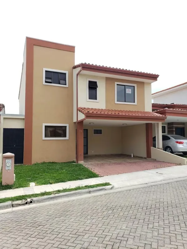Descubra el equilibrio perfecto entre tranquilidad, seguridad y ubicación estratégica en el Condominio Los Cedrales, una excelente opción residencial en ...