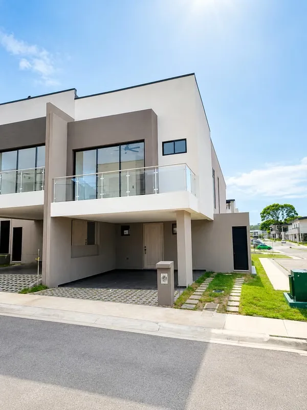 En condominio nuevo- Santa Ana- Lindora / Mas de 20 amenidades!