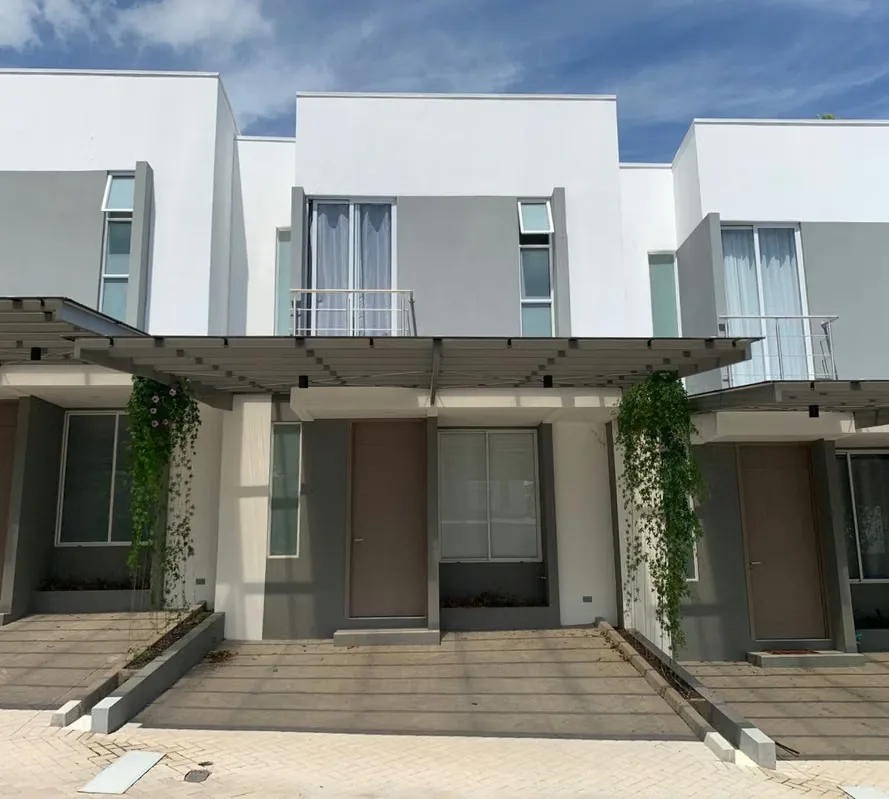 Casa en alquiler en exclusivo condominio privado – Santa Ana, San José