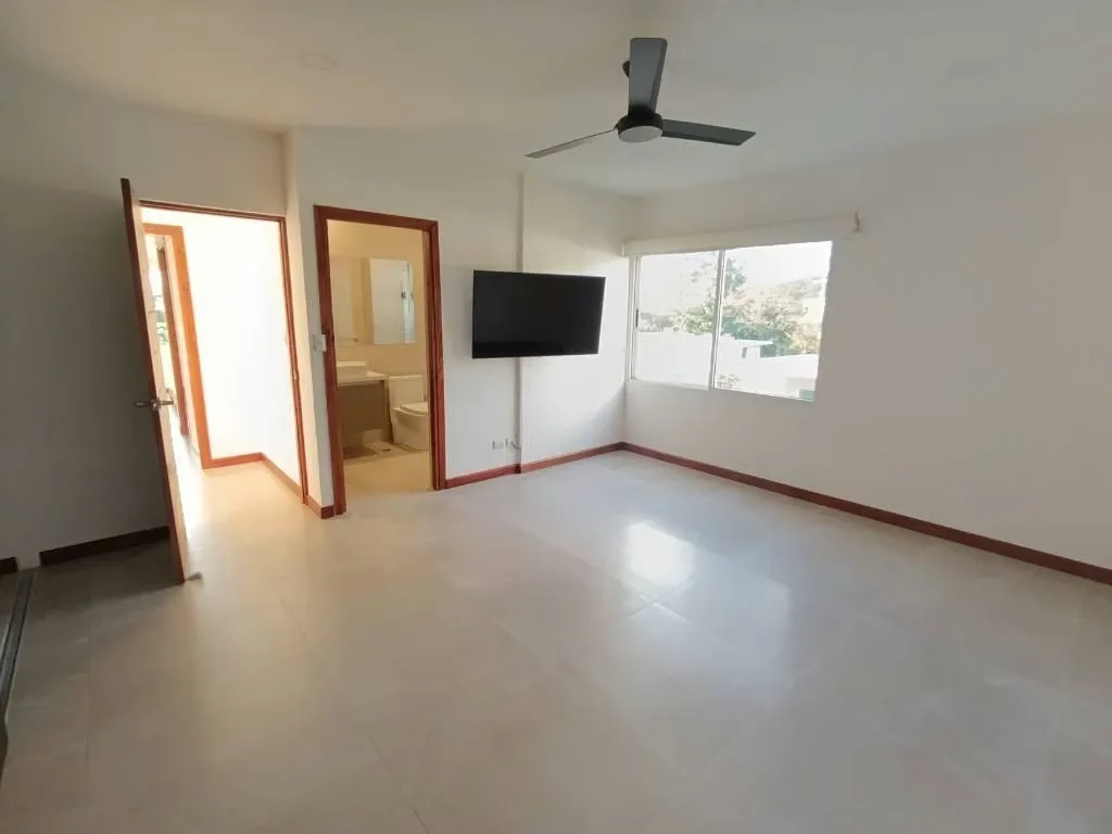 Located in a small, exclusive condominium complex of three towers, this beautiful double-height loft apartment features two spacious bedrooms and stunning views. Don't miss the summer ..., photo 3