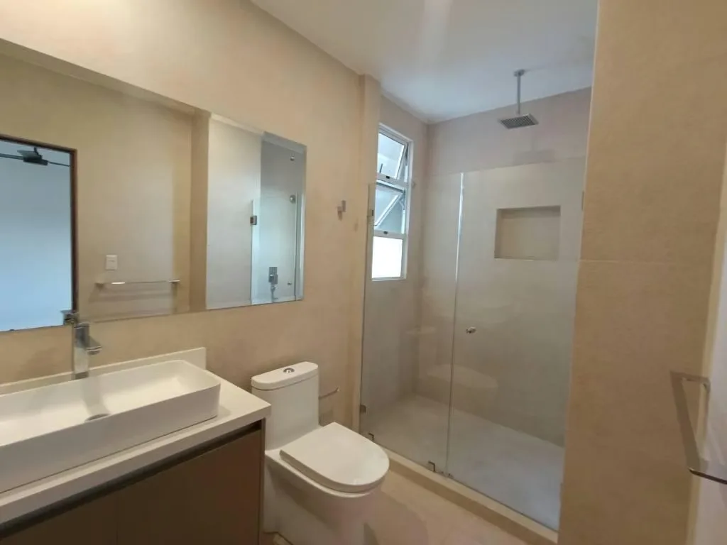 Located in a small, exclusive condominium complex of three towers, this beautiful double-height loft apartment features two spacious bedrooms and stunning views. Don't miss the summer ..., photo 5