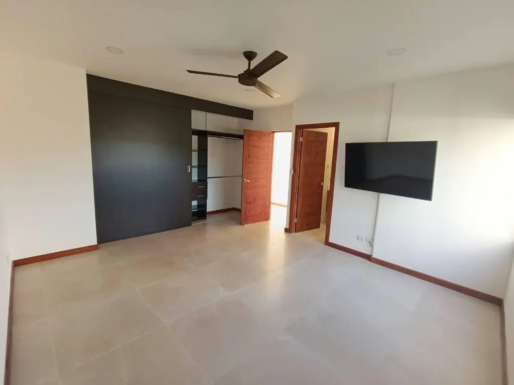 Located in a small, exclusive condominium complex of three towers, this beautiful double-height loft apartment features two spacious bedrooms and stunning views. Don't miss the summer ..., photo 6