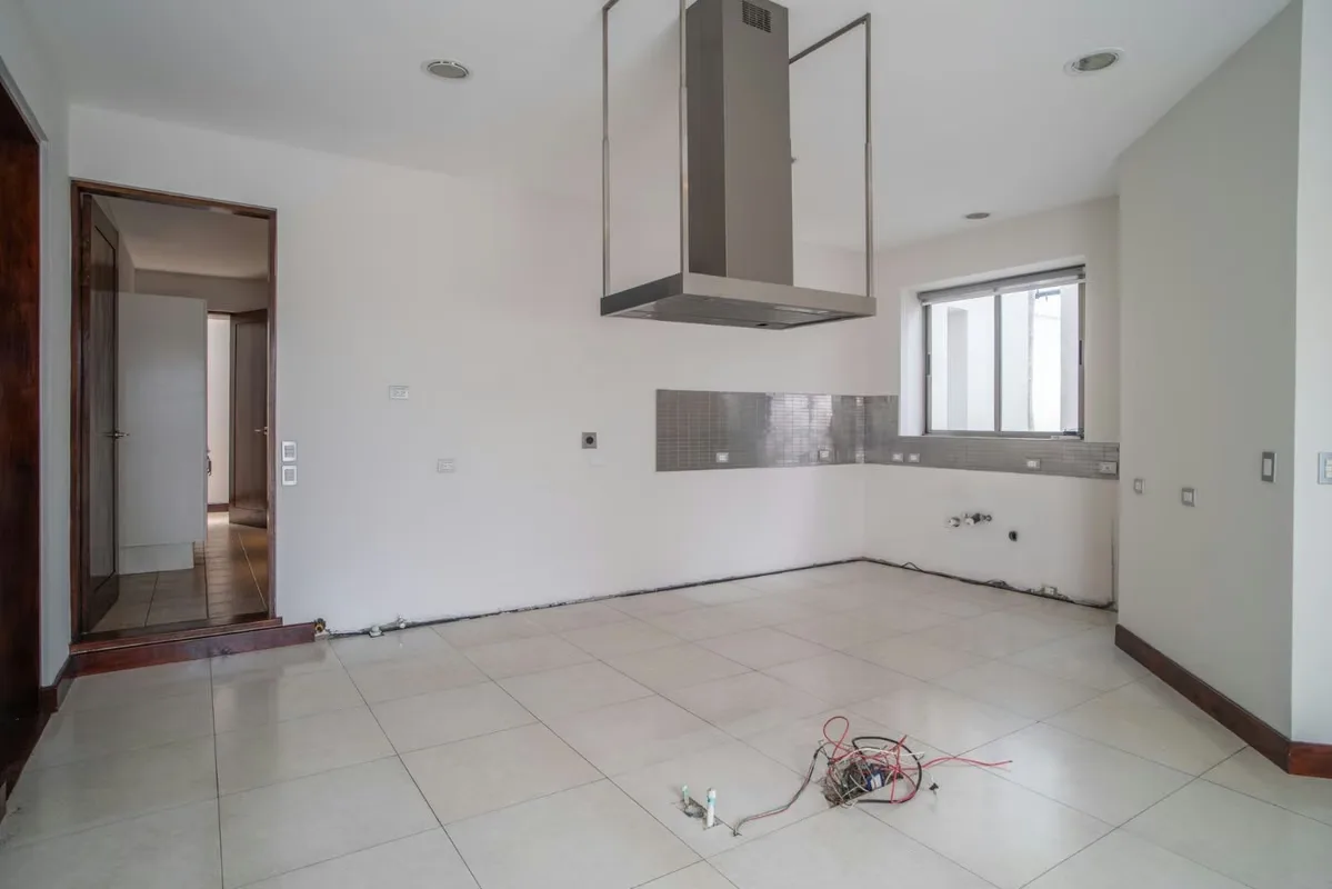6 habitaciones, Sala, Cocina, Comedor, Tarraza, Piscina, 5/2 Baños, 3 Cocheras o más, jardín muy grande. Finos acabados, con luz natural en toda la casa., photo 12