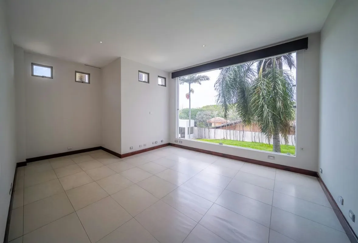 6 habitaciones, Sala, Cocina, Comedor, Tarraza, Piscina, 5/2 Baños, 3 Cocheras o más, jardín muy grande. Finos acabados, con luz natural en toda la casa., photo 14