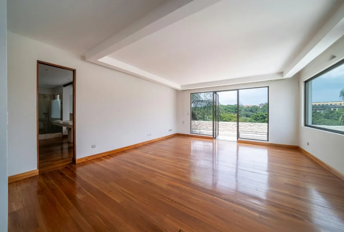 6 habitaciones, Sala, Cocina, Comedor, Tarraza, Piscina, 5/2 Baños, 3 Cocheras o más, jardín muy grande. Finos acabados, con luz natural en toda la casa., photo 16