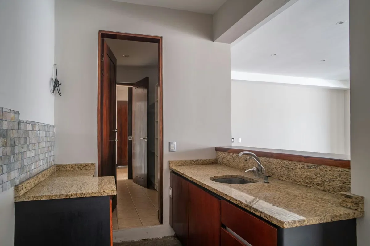 6 habitaciones, Sala, Cocina, Comedor, Tarraza, Piscina, 5/2 Baños, 3 Cocheras o más, jardín muy grande. Finos acabados, con luz natural en toda la casa., photo 6