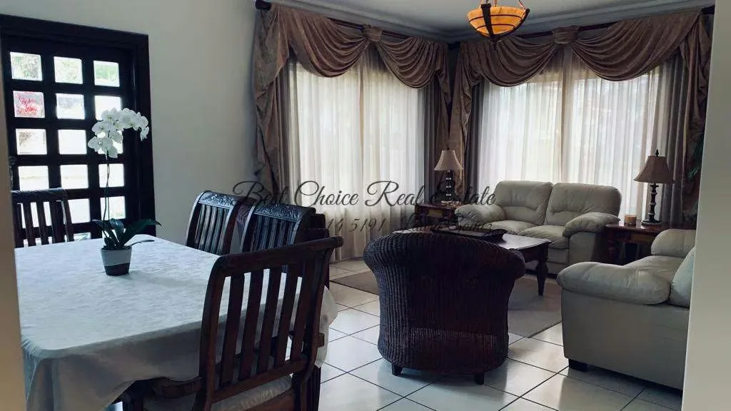 Hermosa y moderna casa en venta ubicada en exclusivo condominio en Belén, una de las zonas de mayor plusvalía. Cuenta con un balcón con vista a la piscina, que le brinda un estilo ..., photo 4