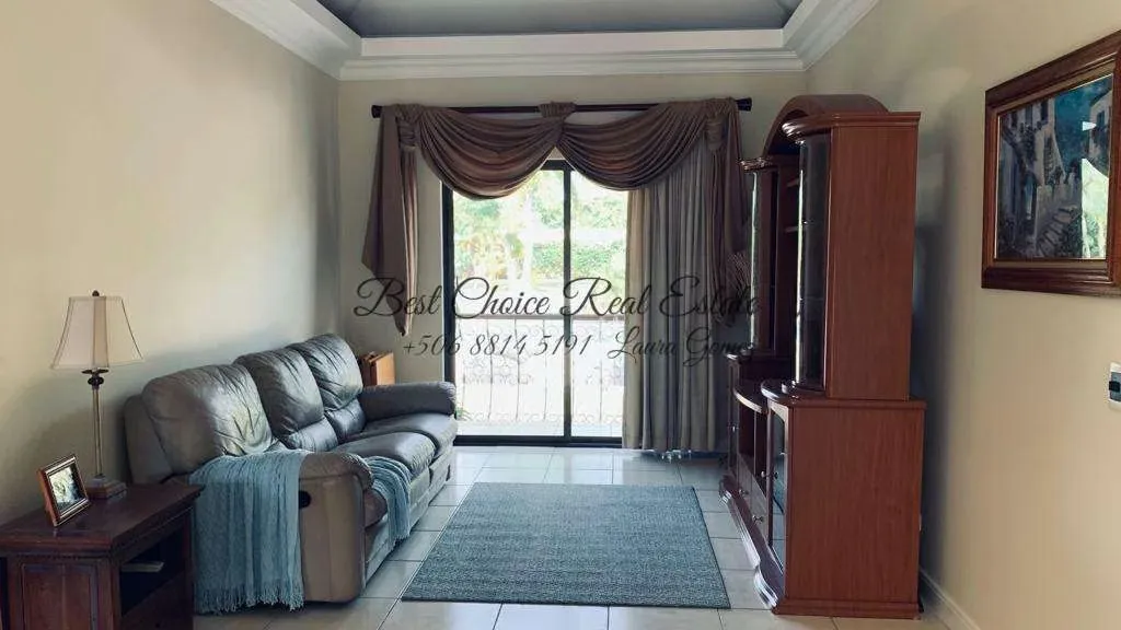 Hermosa y moderna casa en venta ubicada en exclusivo condominio en Belén, una de las zonas de mayor plusvalía. Cuenta con un balcón con vista a la piscina, que le brinda un estilo ..., photo 9