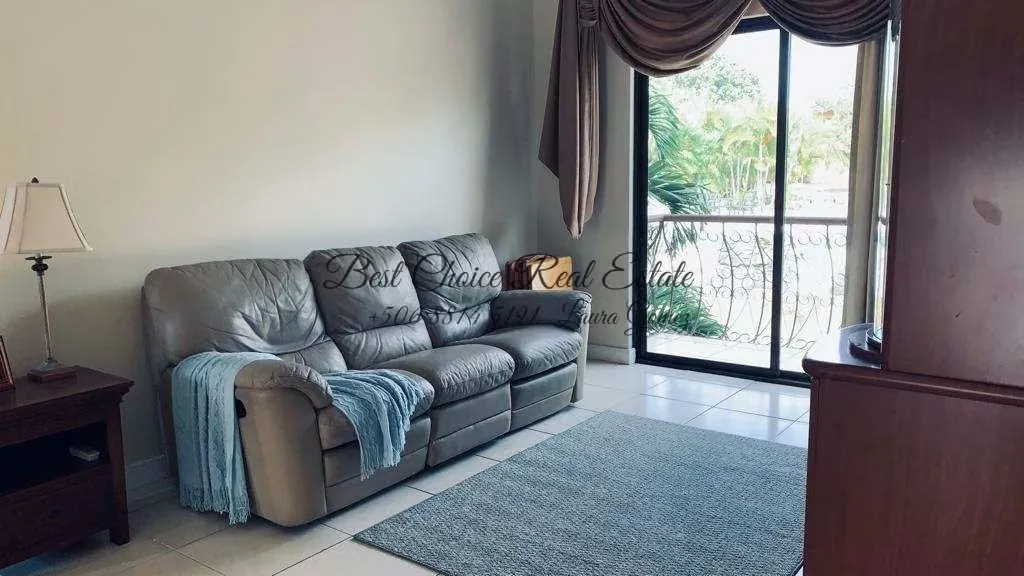 Hermosa y moderna casa en venta ubicada en exclusivo condominio en Belén, una de las zonas de mayor plusvalía. Cuenta con un balcón con vista a la piscina, que le brinda un estilo ..., photo 10