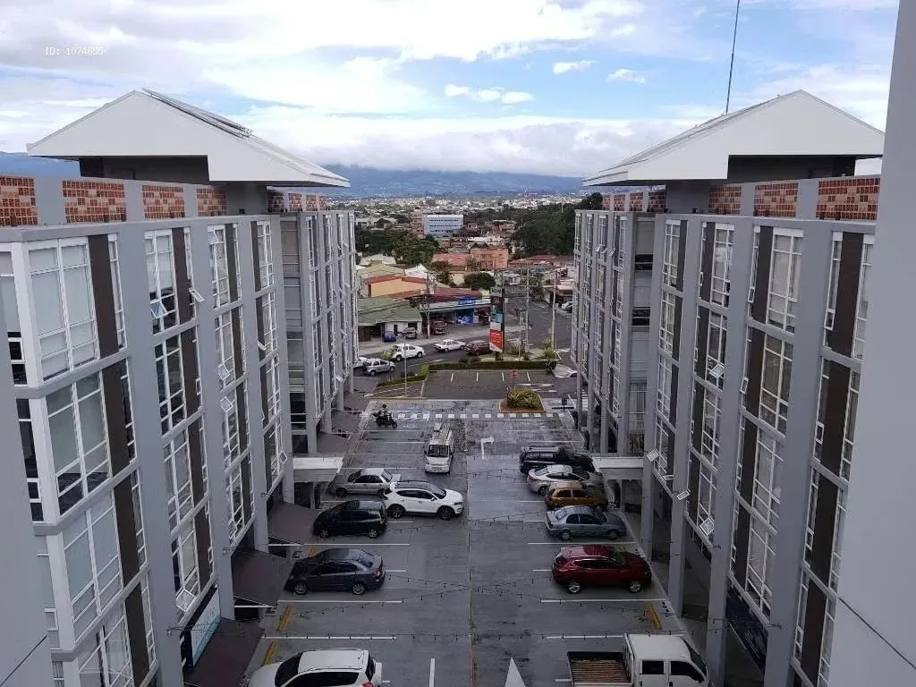 Disfrute de una extraordinaria vista desde el balcón de este apartamento en el condominio Vive Sabanilla. Sus bonitos acabados y cómoda distribución integran sala, comedor y cocina ...