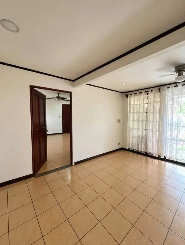 ¡HERMOSA CASA DE DOS PLANTAS EN VENTA O ALQUILER! CUIDAD COLÓN 1300 alquiler venta 315,000/, photo 3