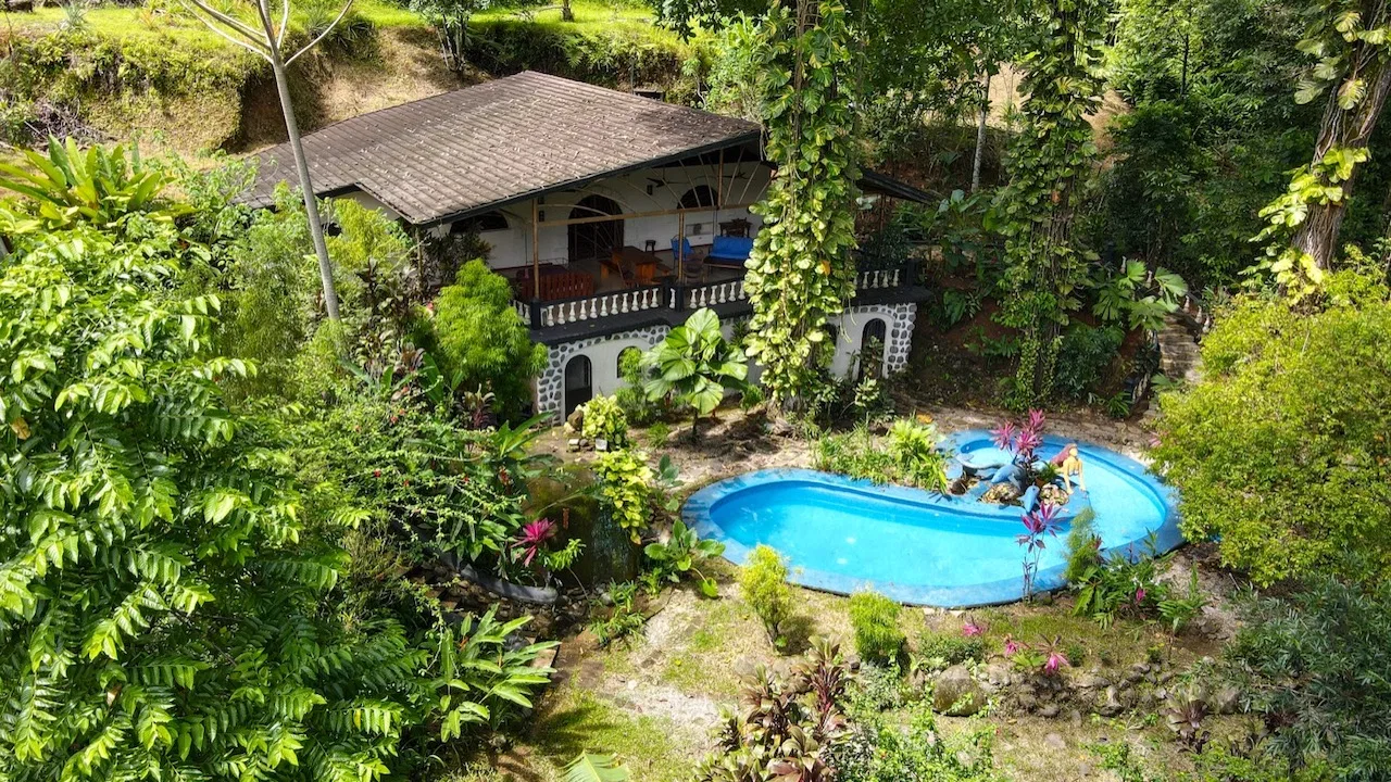 HOUSE AND GUEST HOUSE IN CENTRAL OJOCHAL – 1.35 ACRES
