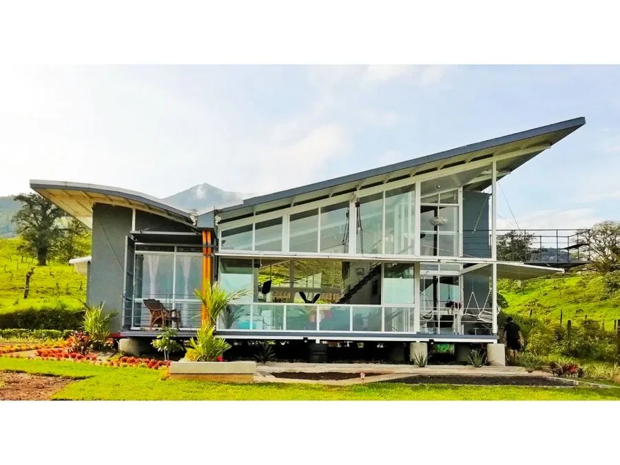 Casa de Ensueño en San Carlos con Vista al Volcán