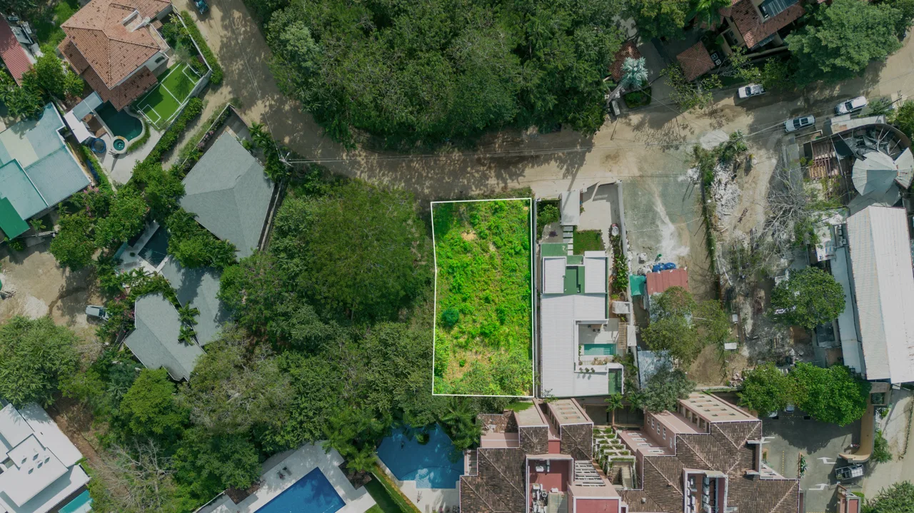 Reduced! Langosta Building Lot - 2 min walk to Langosta Beach