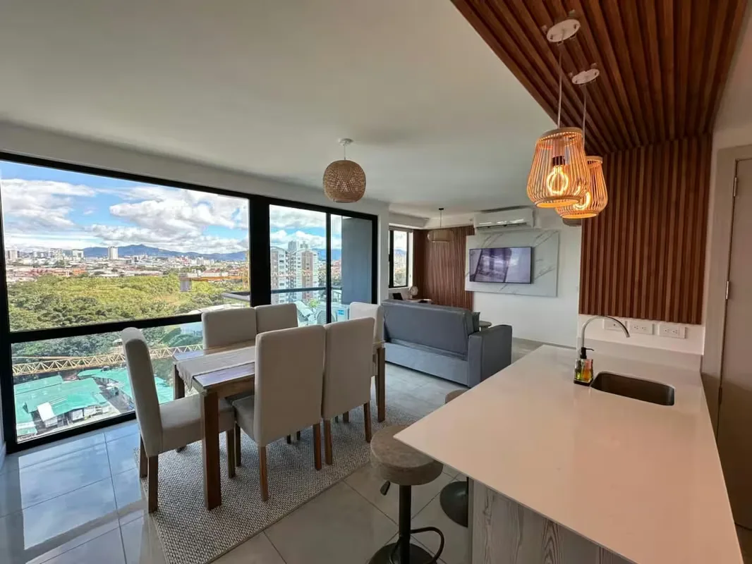 Alquiler de hermoso apartamento con vistas espectaculares ubicado en La Sabana.