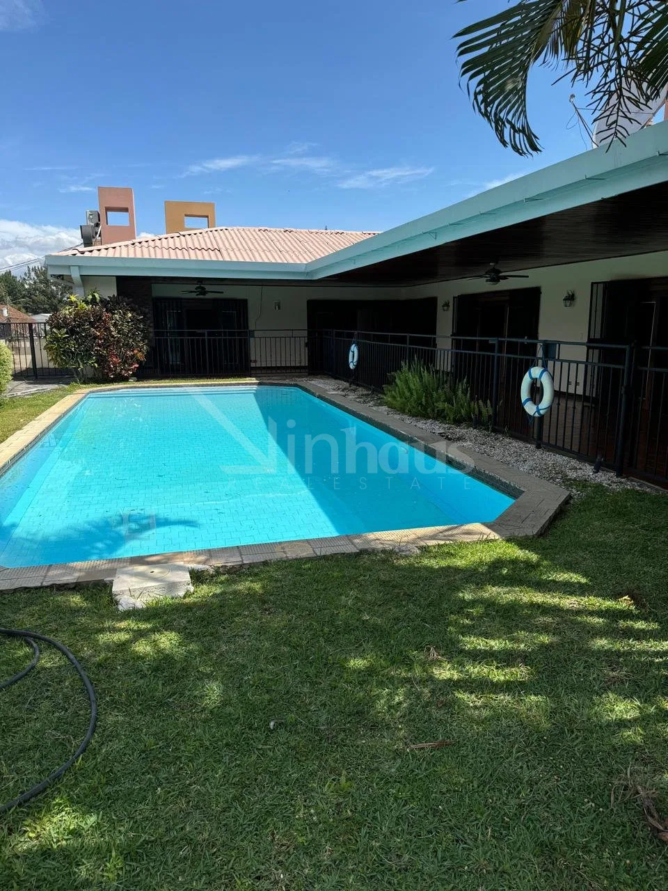 Venta de Casa de Lujo con Apartamento en San Rafael de Escazú