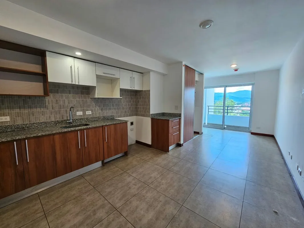Se alquila apartamento linda vista en Yoses
