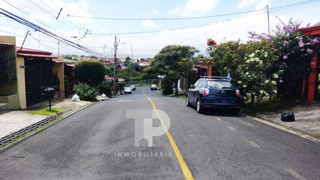 HOUSE FOR SALE IN MERCEDES NORTE, HEREDIA - EXCELLENT LOCATION ZSP14