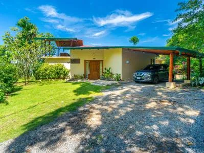 Casa Única – Oasis con vista al mar y potencial comercial en el corazón de Uvita, photo 3