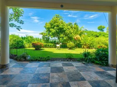Casa Única – Oasis con vista al mar y potencial comercial en el corazón de Uvita, photo 4