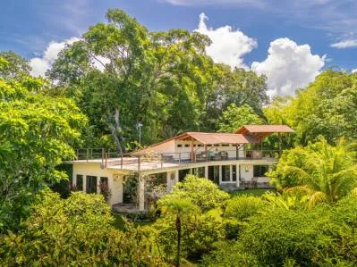 Casa Única – Oasis con vista al mar y potencial comercial en el corazón de Uvita, photo 7